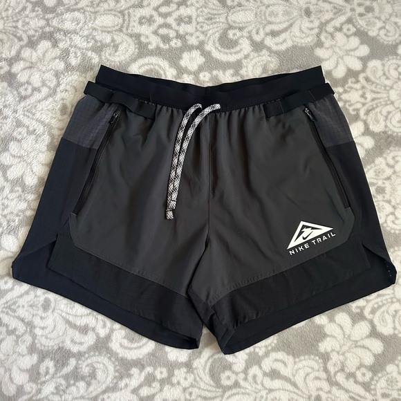 Nike Trail Black Running Shorts Size S - Picture 1 of 8